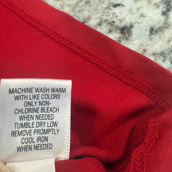 Elegant Apt 9 Red V-Neck Women's Top - Picture 6 of 6